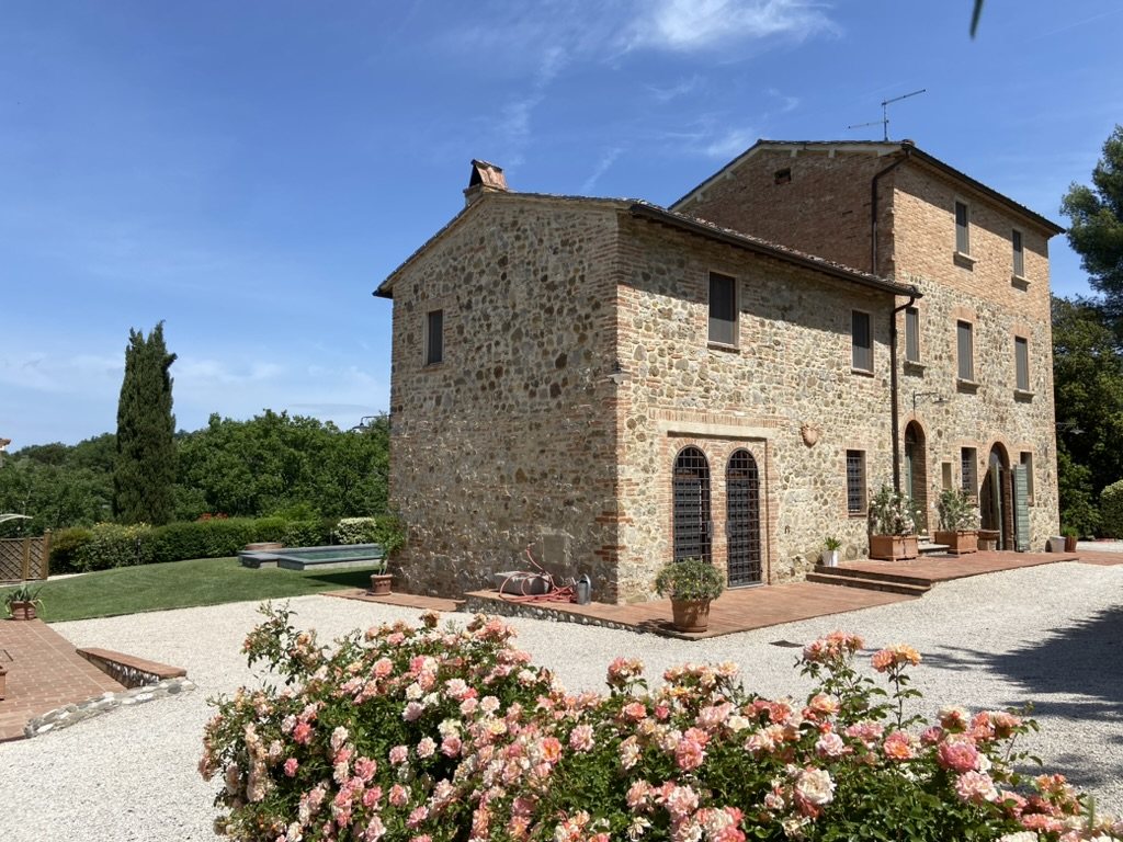 The stone farmhouse with roses in front